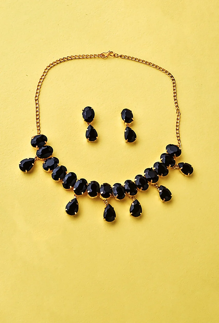Black and White Necklace for Party and Evening Dressing