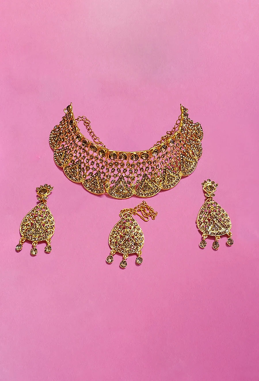 Gold-Plated Fashion Necklace Set in a Gold Tone for Parties